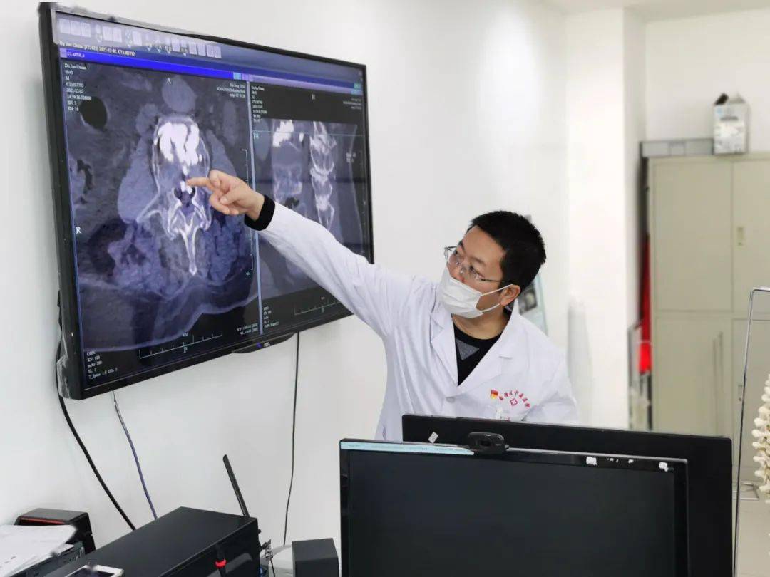 手术|【媒体视角】新疆日报 | 黄异飞：不断创新攻坚 更好服务患者