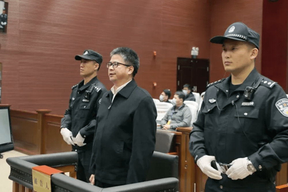 广西监狱管理局原局长李健受贿一审获刑十四年