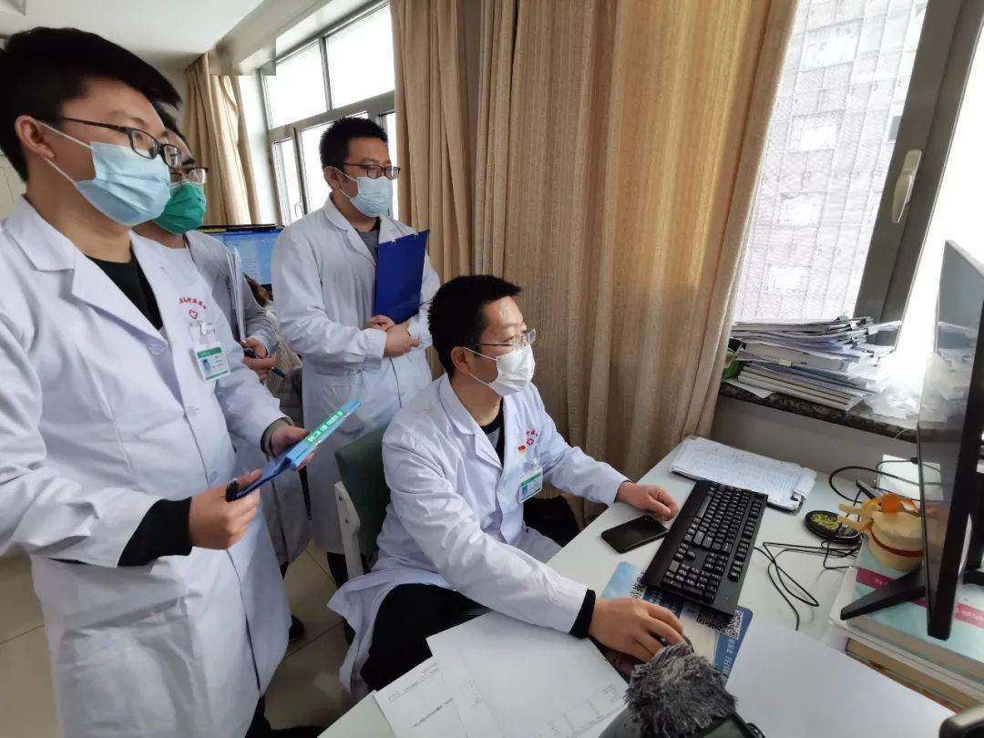 手术|【媒体视角】新疆日报 | 黄异飞：不断创新攻坚 更好服务患者