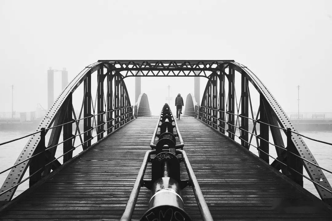 黑白建筑摄影师眼中的《桥》_桥梁_城市_亚历山大