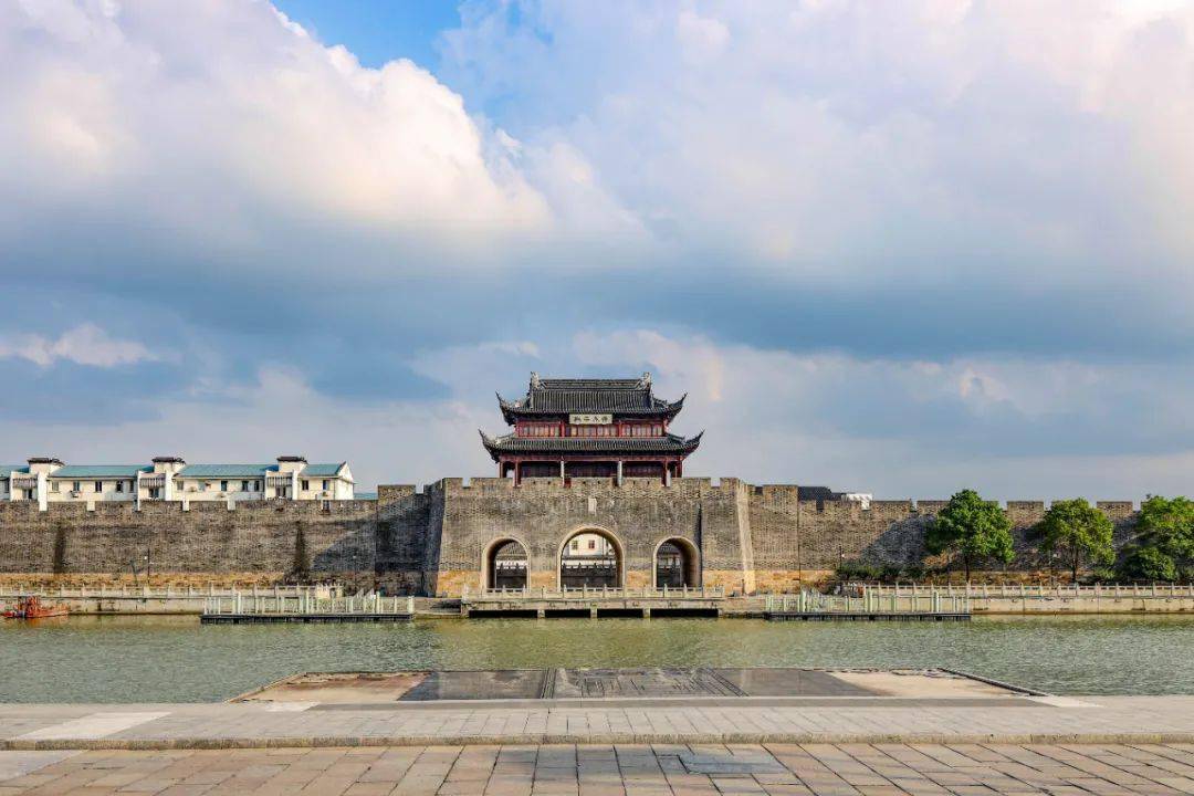 伍子胥"相土尝水""象天法地",建成阖闾大城,城址逾2500年风雨未变,"