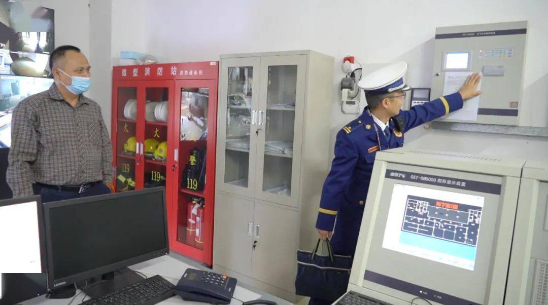 11月9日上午,北海市消防救援支队执法人员在对北海某公司进行"双随机