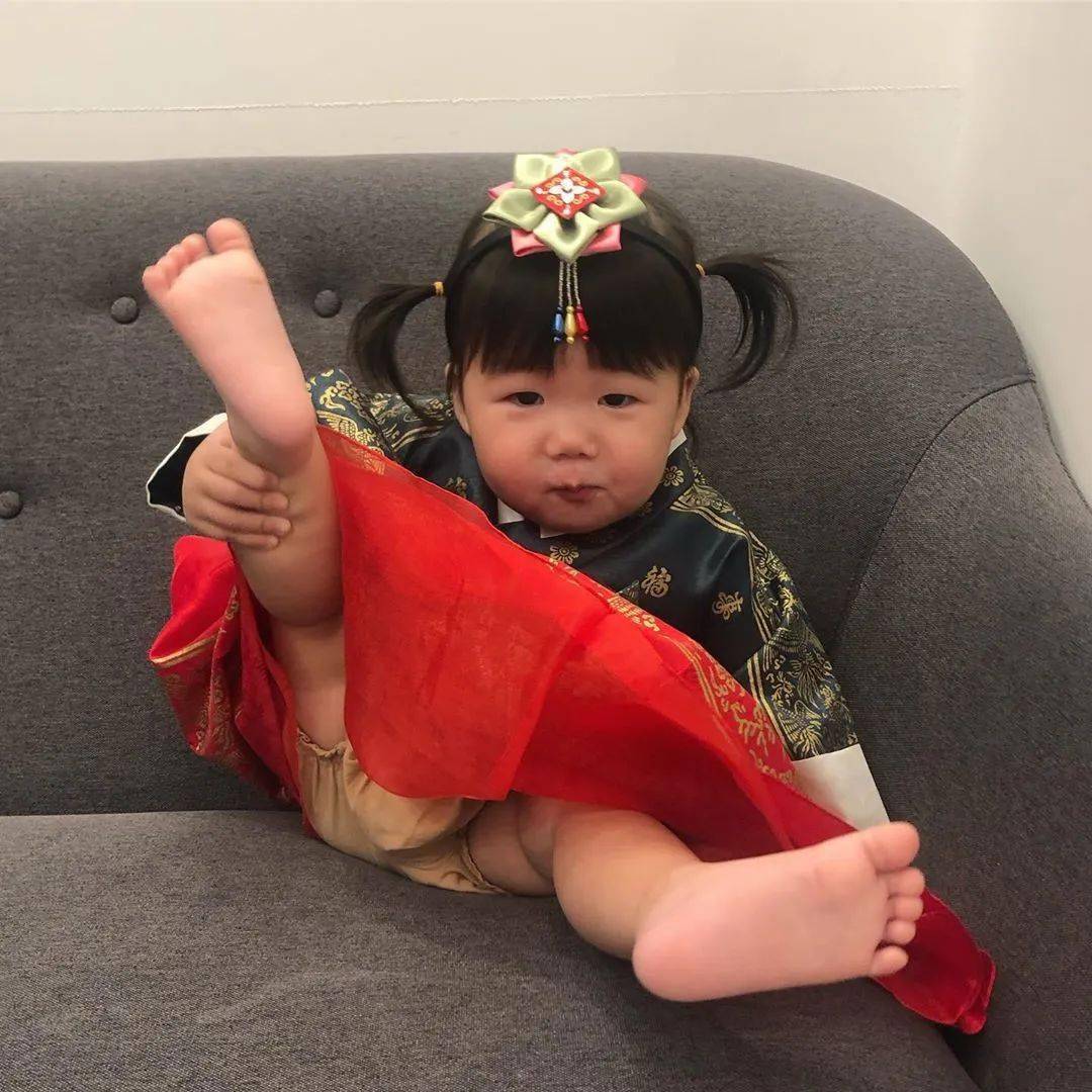 形象3岁小姑娘活成38岁大叔，我竟然在她身上看见我爸的影子…