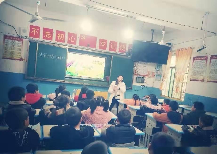 聚焦品质课堂让双减有效落地临川区荣山中心小学开展青年教师同课异构