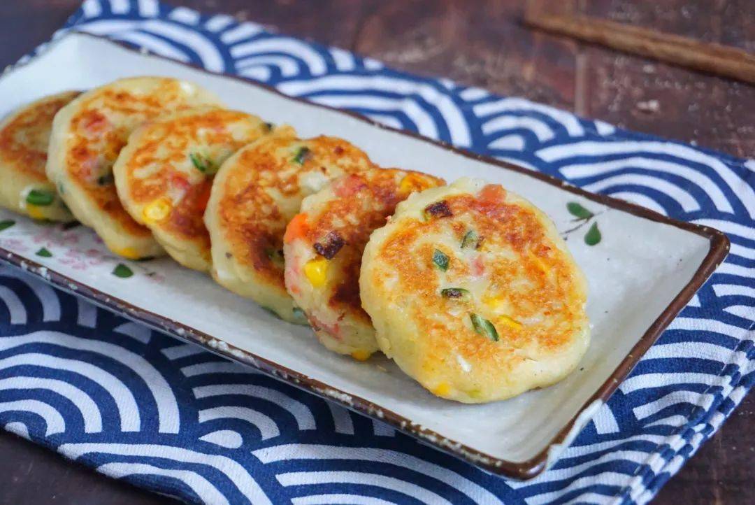 看点|孩子最爱的早餐饼！不用和面5分钟搞定，上桌全家秒抢光！