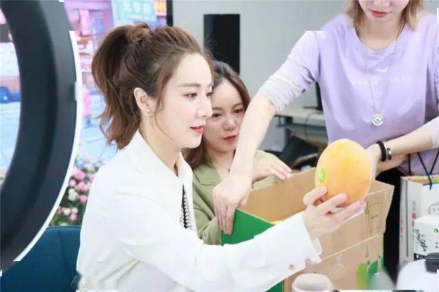 淘宝|微信PC端已支持自动登录，薇娅淘宝店铺被封，淘宝禁止好评返现，知网下调硕博士学位论文下载价格，这就是今天的其他大新闻！