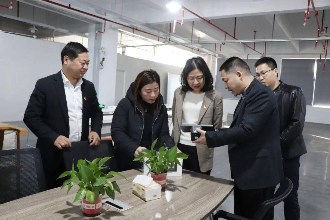 平湖市委常委何苗到张江长三角科技城平湖园新埭镇调研