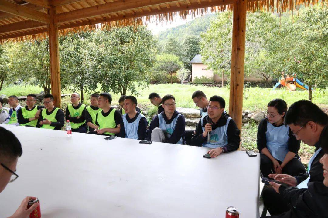 两岸三度营地承接企业团建成人拓展军事化军训魔训大型趣味运动会学生