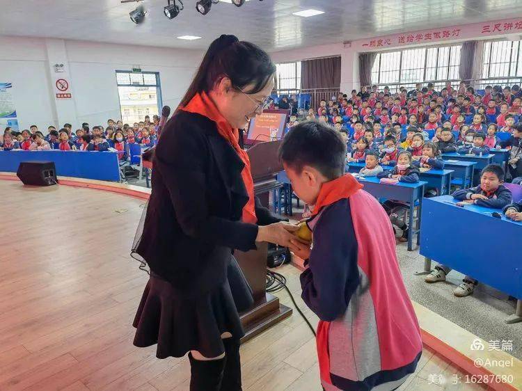 我为青少年办实事七玉溪市红领巾讲师团走进通海县秀山第二小学