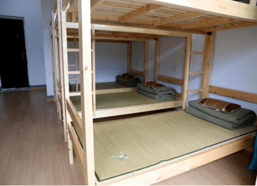 两岸三度营地承接企业团建成人拓展军事化军训魔训大型趣味运动会学生