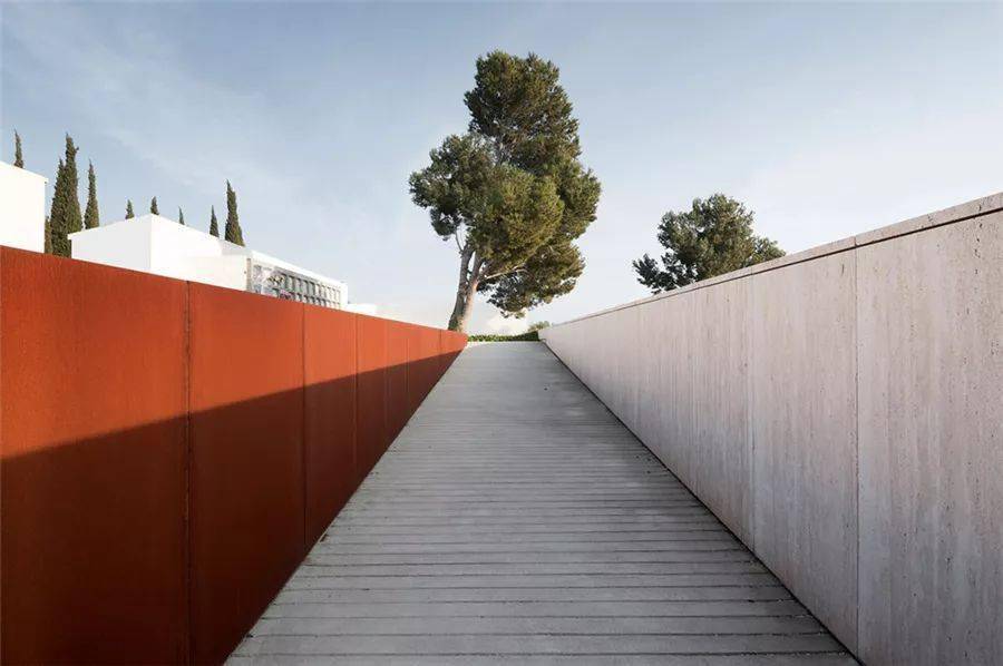 围合空间景观构成的无形与限定