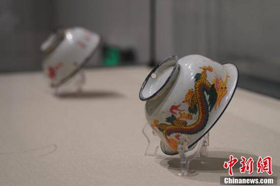 旦增|兰州：百余件搪瓷艺术品展出 唤民众“时代记忆”