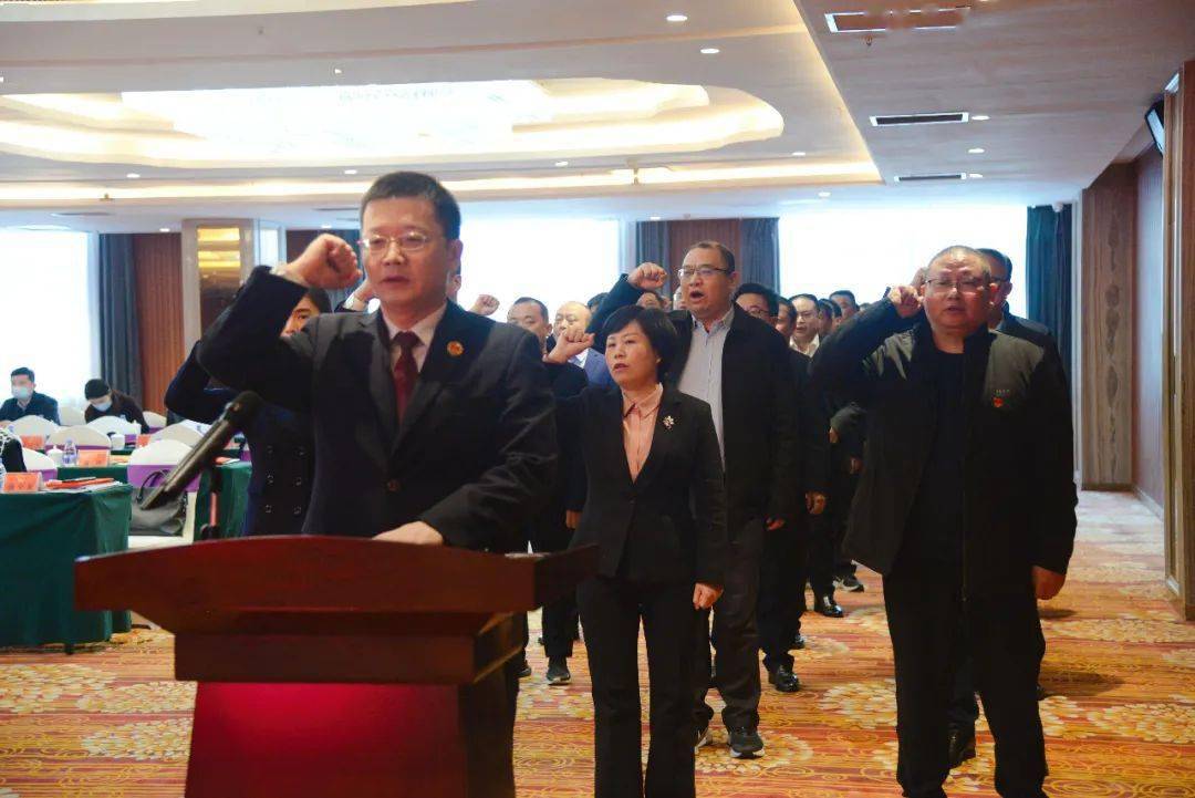 基层人大67醴陵市第十七届人大常委会召开第一次会议