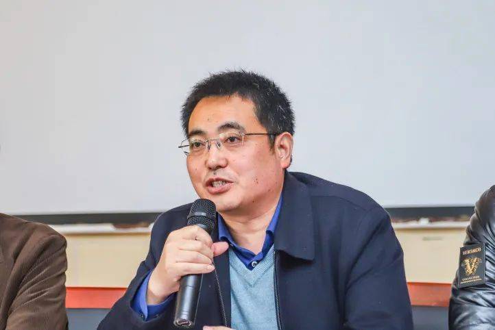 茂林中学校长马志龙致欢迎词县工商联党组书记,县委统战部副部长唐剑