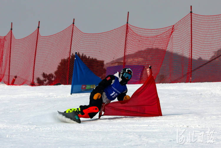 回转|河北省第三届冰雪运动会单板滑雪项目在涞源开赛