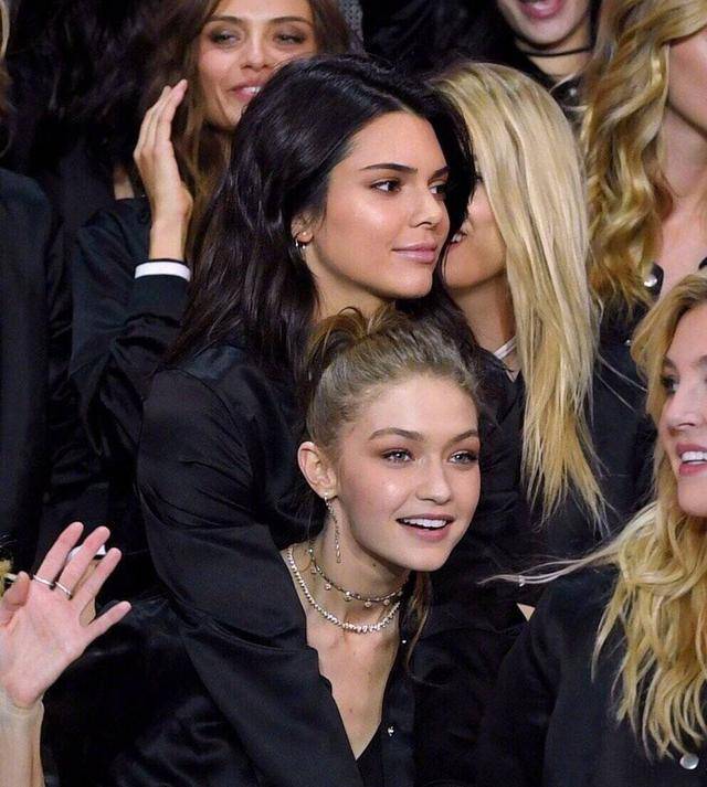 网红超模gigi被亲妹反超甩800公里!_贝拉_hahid_台步