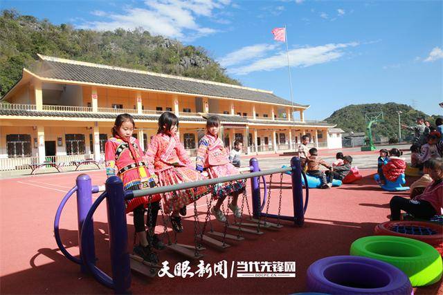 兴义军分区:"迷彩绿"护航山里娃_苗寨_帮扶_小学