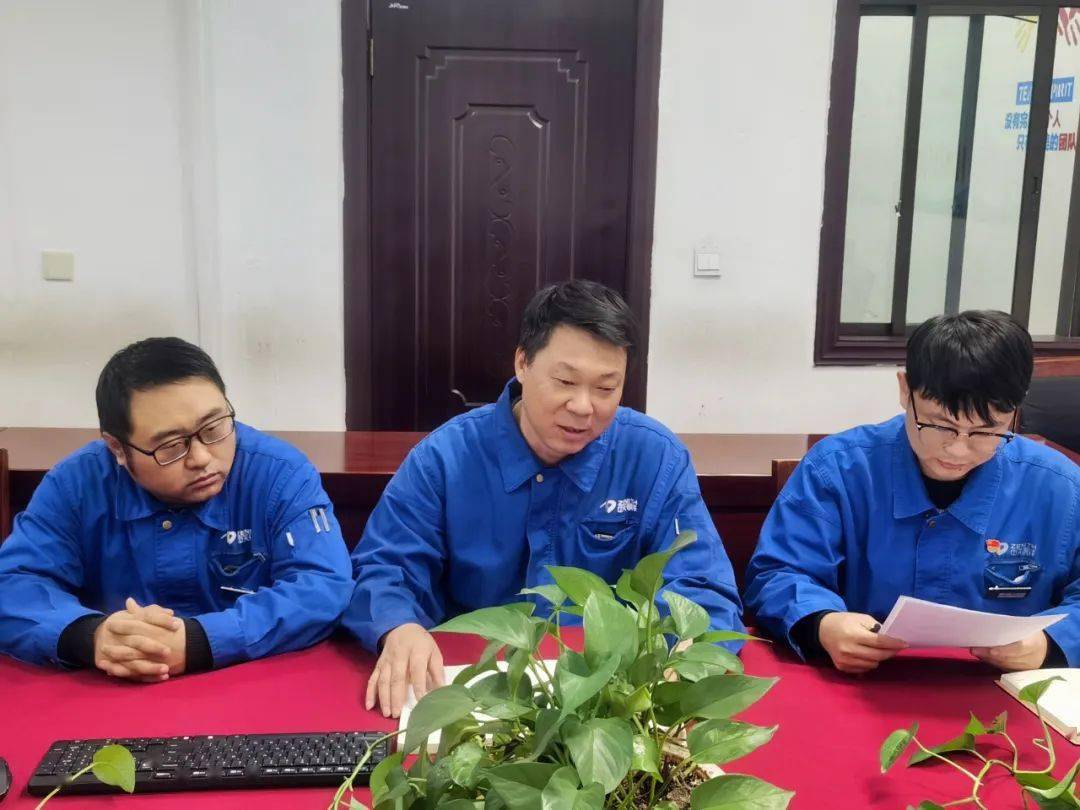 张春华同志始终表现优异,王毅明表示在进厂的17年来,作为张师傅的班