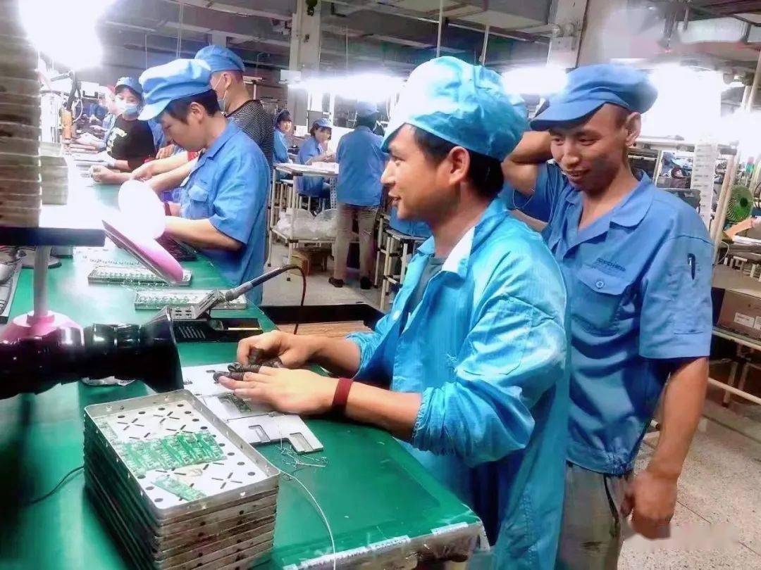 福贡驻珠海斗门区工作站到企业开展外出务工人员走访慰问活动