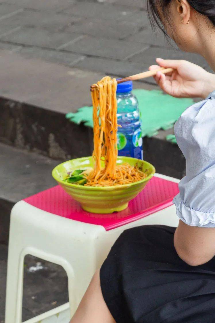 陪伴重庆人每一天的小面凭什么被叫做本命美食