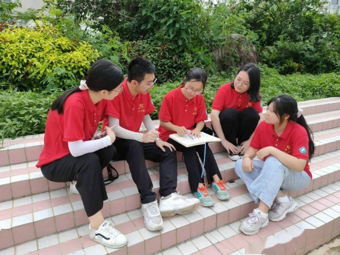 曾俊健同学在学习上刻苦认真,一丝不苟,学习成绩排名前列,综合测评均