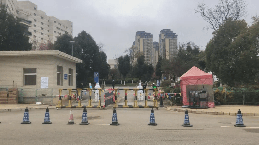 昆明|昆明一家4口确诊，一地升中风险