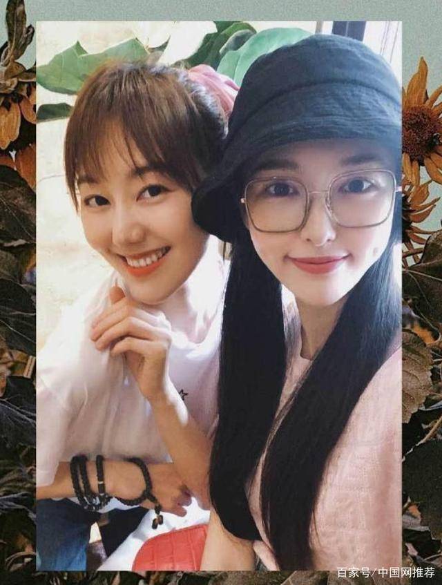 辣妈唐嫣与主持人王冠聚会 享受下午茶自拍时光气色好_照片_转向_pose