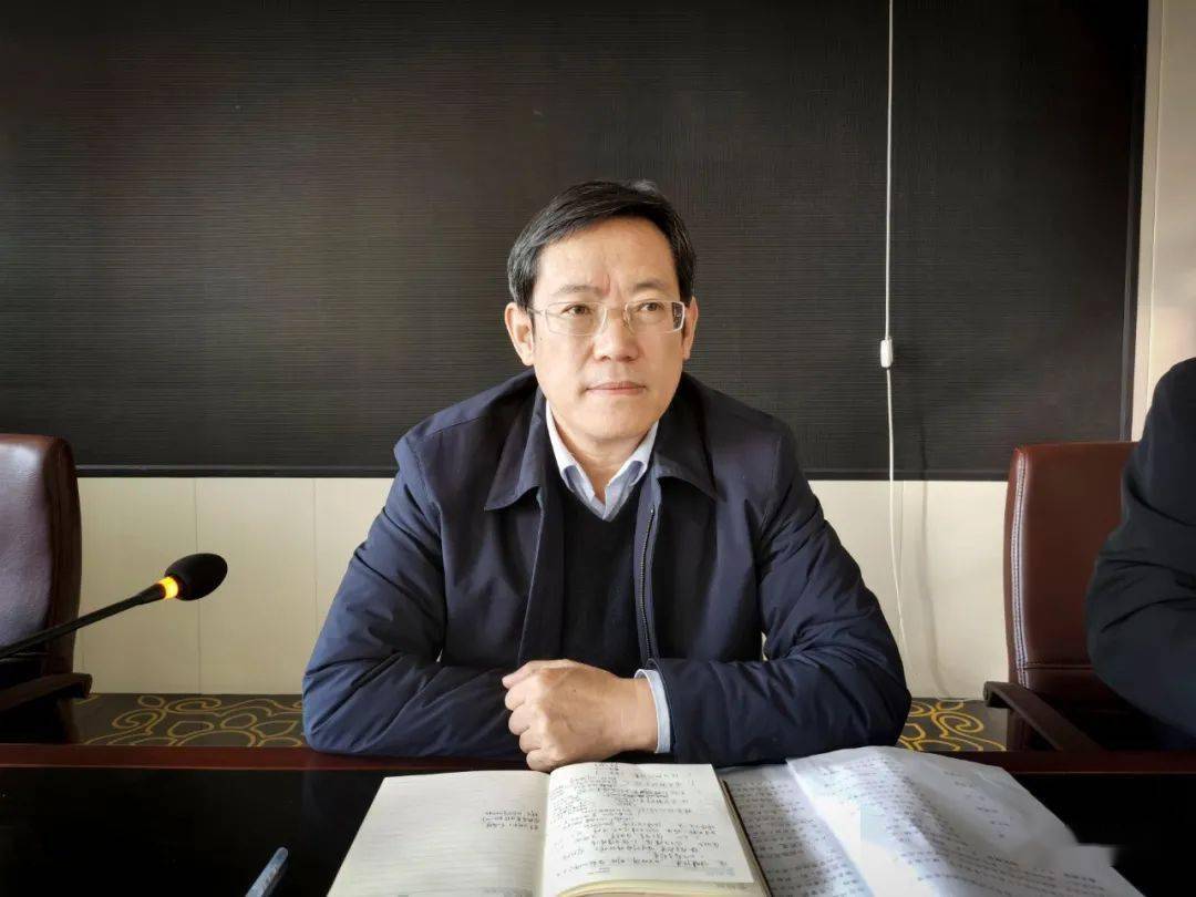 微石楼县人大常委会主任田文军主持召开崇文社区疫情防控工作再部署会