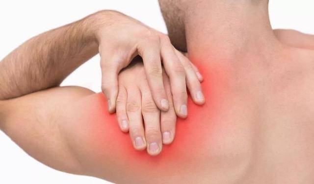 四边孔综合征患者会出现肩膀疼痛肩关节活动受限需尽快就医