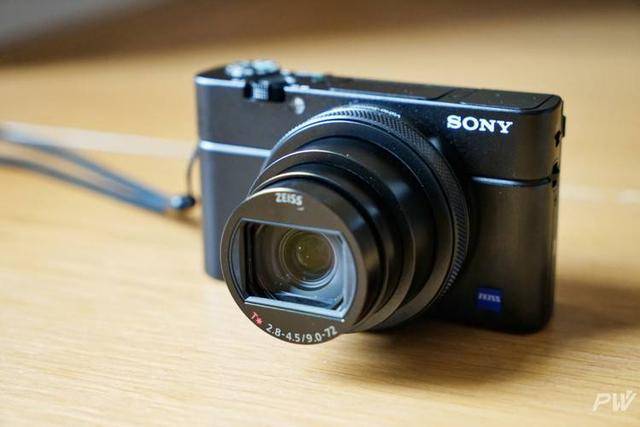 我在索尼黑卡6的望远镜里看到你