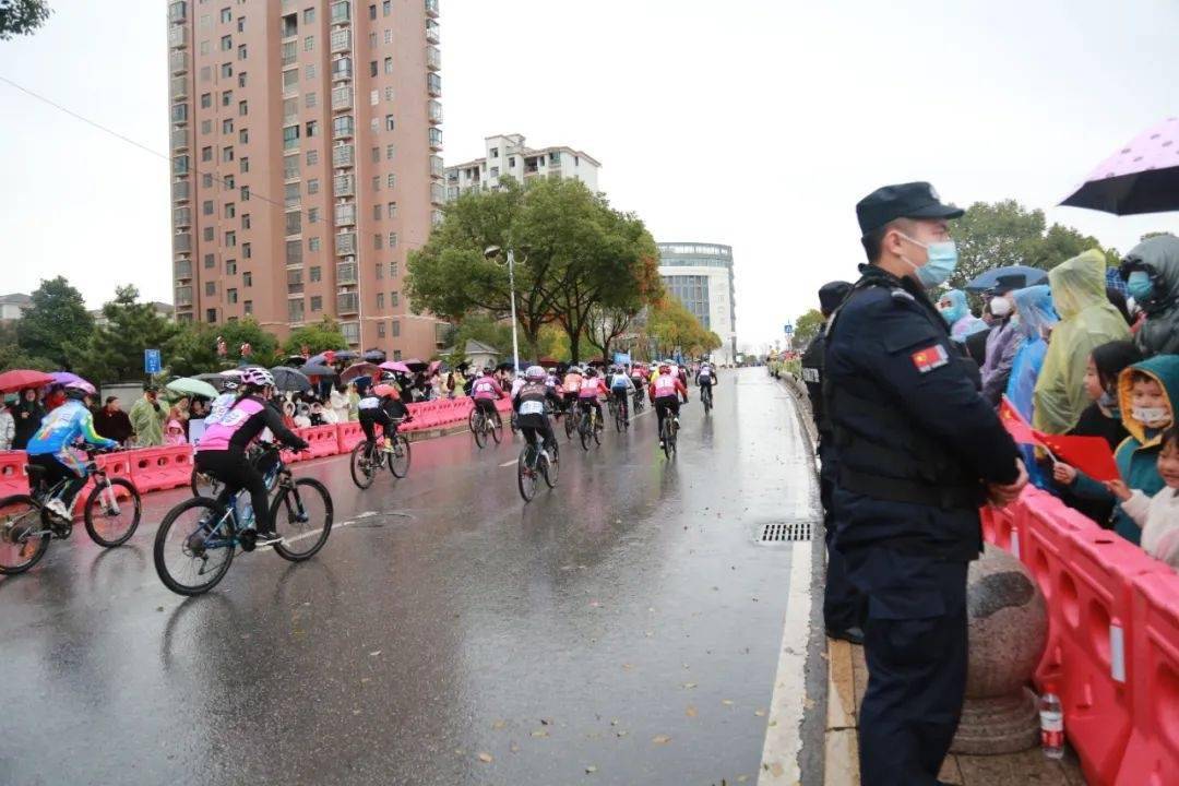 "骑"乐无穷,一路美"警"|横峰公安圆满完成"2021环鄱阳湖自行车精英赛