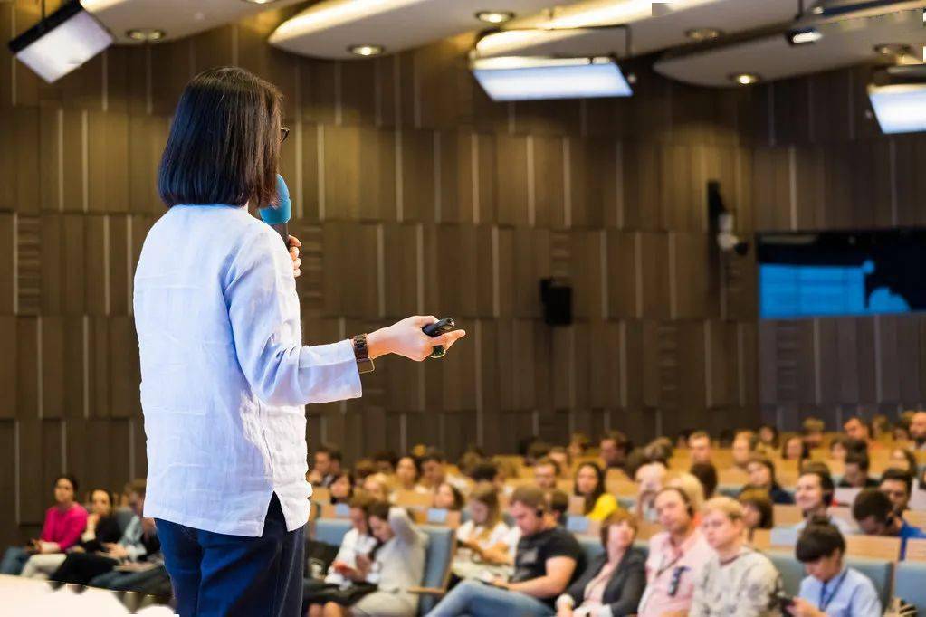 五种即兴演讲技巧搞定所有发言场合马上年底述职就能用一定要收藏