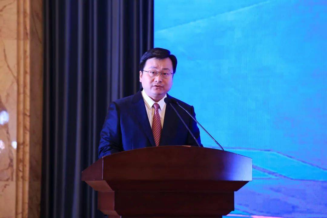 应城市委书记徐长斌出席签约仪式并讲话▲应城市招商引资重大项目