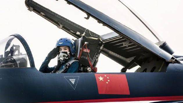 宋佳谈角色原型吕潇然 切身体验飞行员艰苦训练_经历_军人_因为