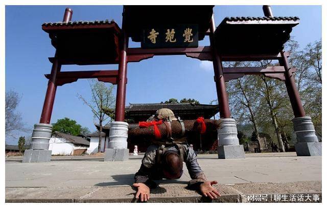 释正弘心中怀有大信仰在一次参加高僧讲佛的时候,他得知了墓林僧苦行