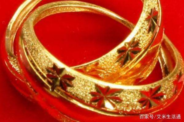 怎么穿金手镯 311642e303e248918814bf63336c7650.jpeg