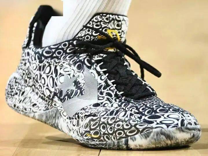 玩家视角lbj2明年复刻lbj10复刻又在何时