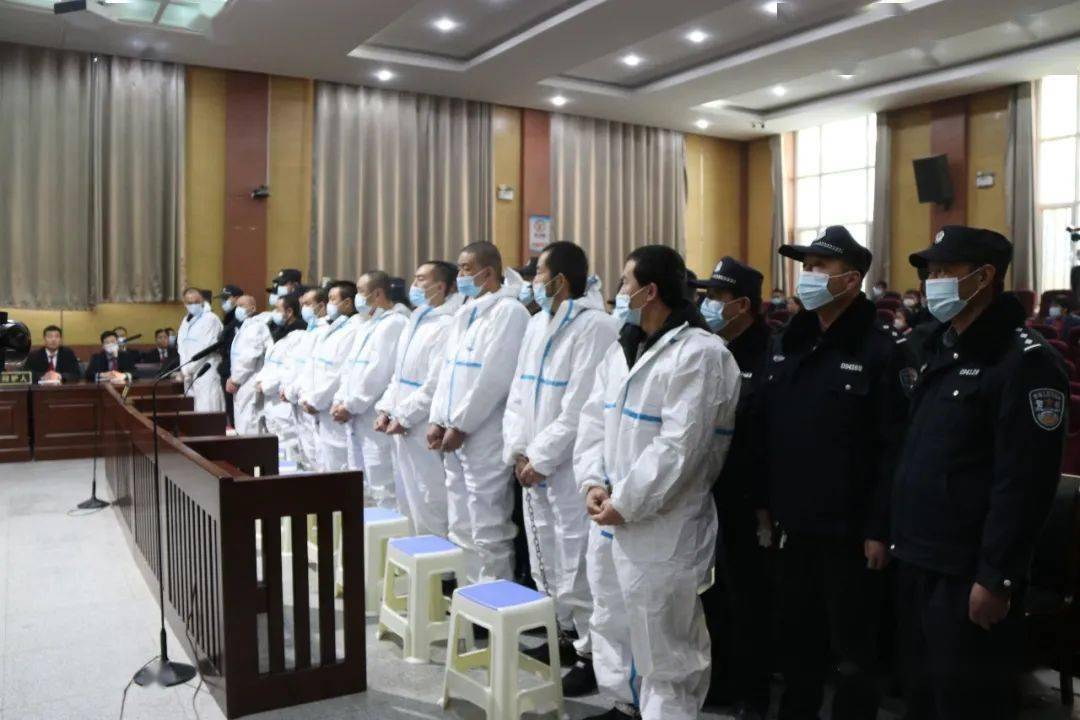12月27日,永靖县人民法院依法公开宣判被告人祁某文等18人恶势力犯罪