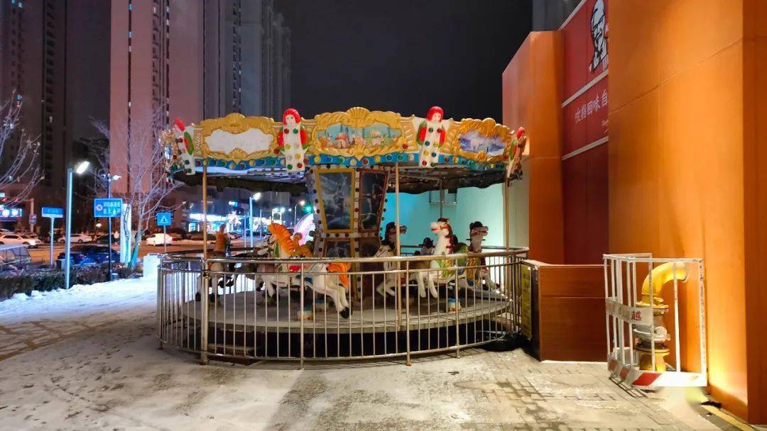 材质|今年最后一款红色手机，过分美丽