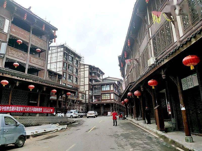 今天开车去八尔湖镇感觉冷冷清清67