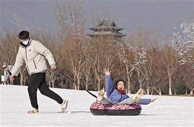  北京中小学生上冰上雪近210万人次