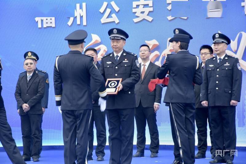 160辆福州公安铁骑首次集中亮相_龚雯_队伍_建设