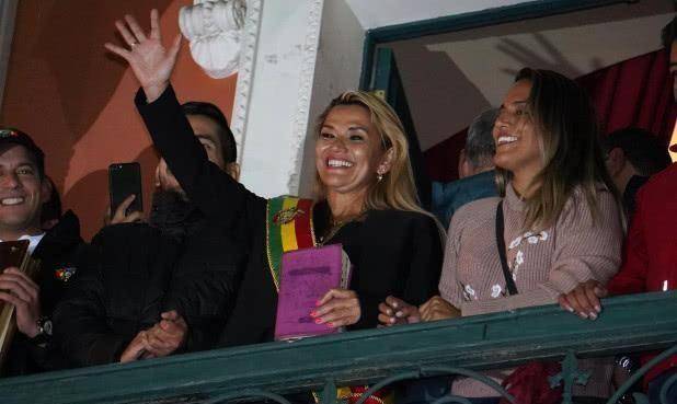 玻利维亚美女总统退选不雅视频令人至今难忘司机最终成大赢家