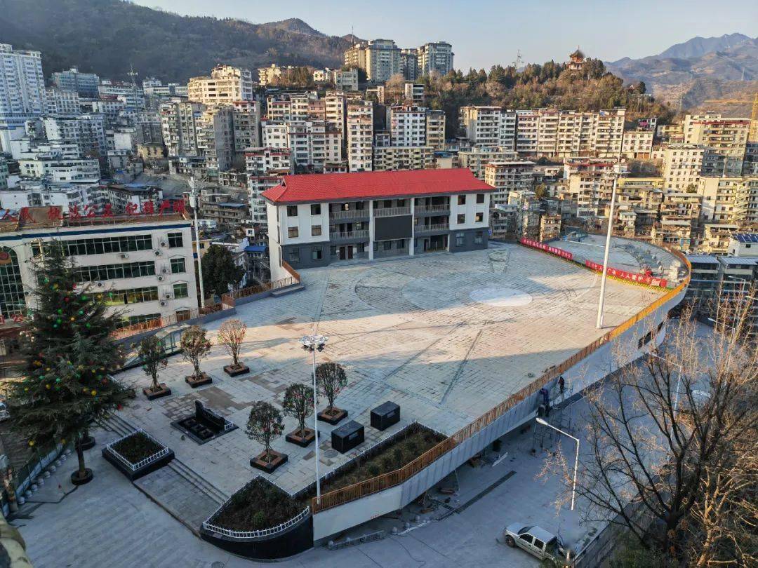 安康日报头版老住户乐享新生活白河县推进老旧小区改造纪实