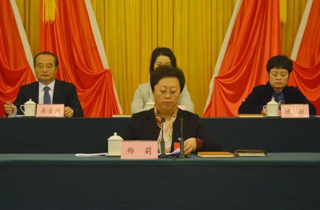 郑莉代表内江市四大班子向全市广大归侨侨眷和海外侨胞,侨联工作者致