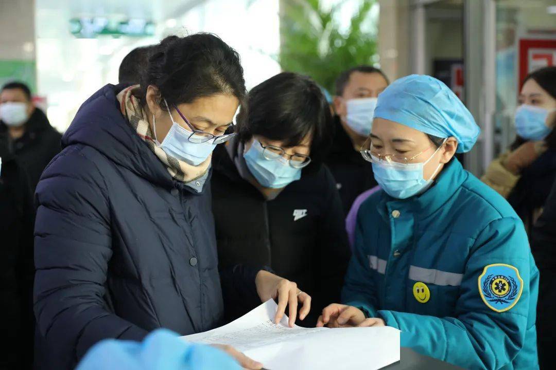 丹东市副市长时燕到凤城市中心医院调研疫情防控工作
