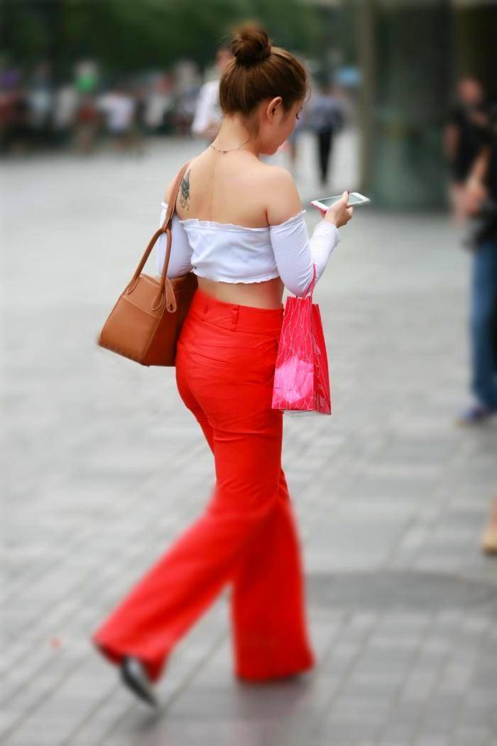 时尚街拍美女图集 e00ad9f4dfdc4aca87f1342c56b55925.jpeg