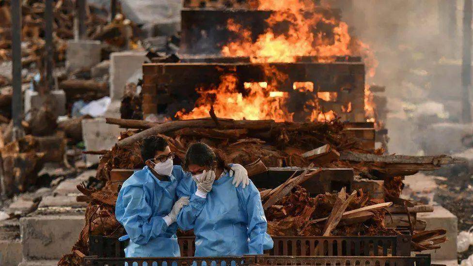 震撼100张照片带你回顾2021疫情第二年这些事永远难忘