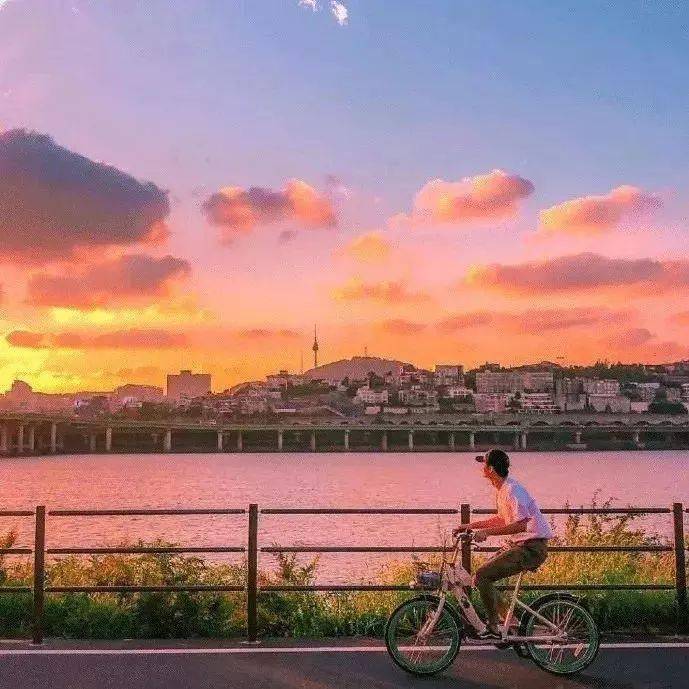 朋友圈背景图:欢迎光临我的朋友圈_阳光和_马克·吐温_生活