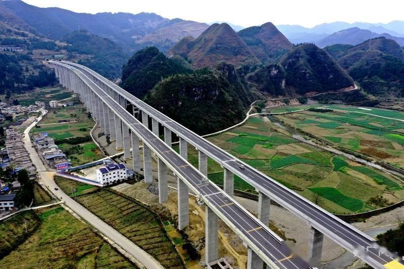 自2018年2月开工建设以来,江玉高速公路建设团队始终围绕打造"品质江